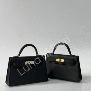 Bolsa Hermès Mini Kelly 20 preta em couro Epsom com ferragens douradas e alça de ombro.