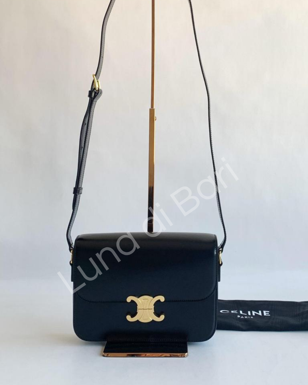 Bolsa Celine Classique Triomphe preta em couro brilhante