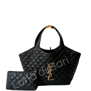 Bolsa tote grande Saint Laurent (YSL) Icare maxi acolchoada em couro nappa preto com logo YSL Cassandre dourado.